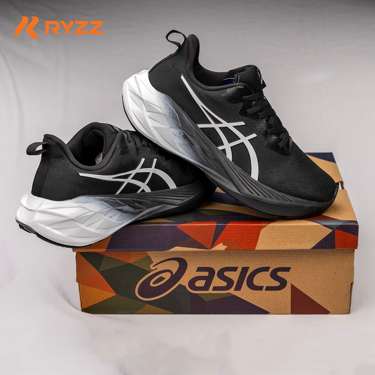 Asics Novablast Black