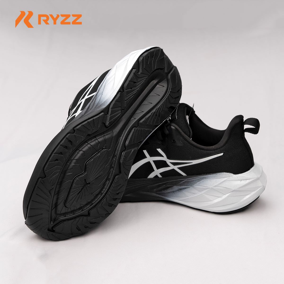 Asics Novablast Black