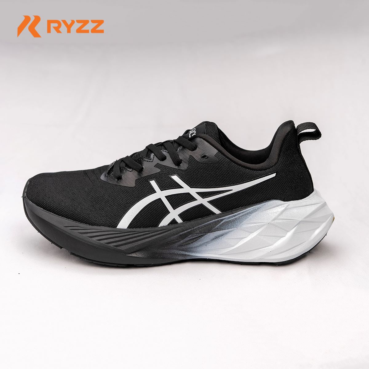 Asics Novablast Black