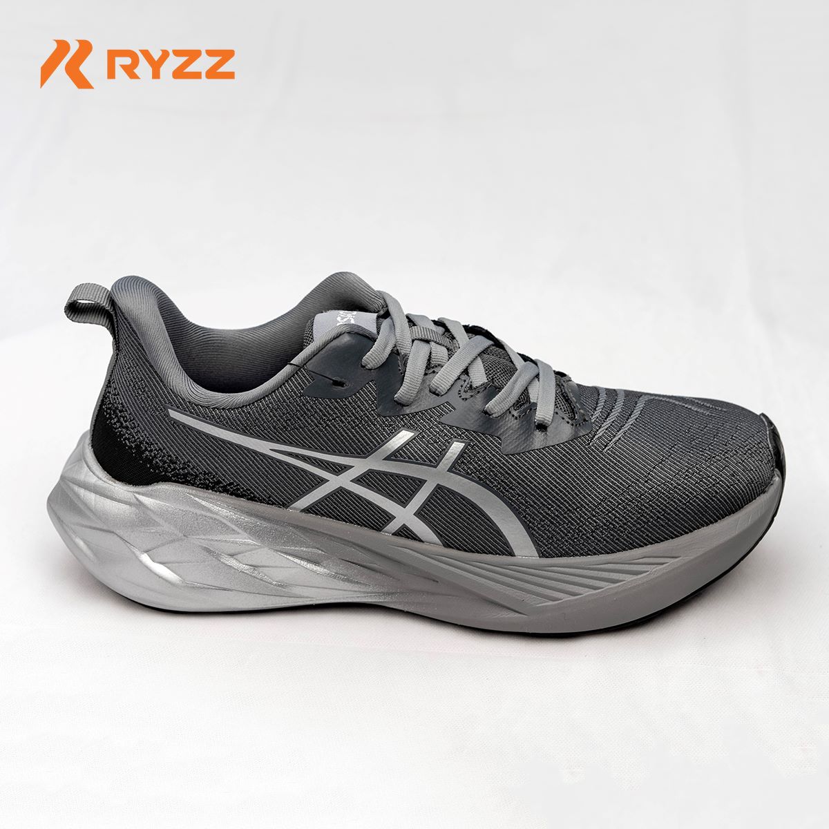Asics Novablast Grey
