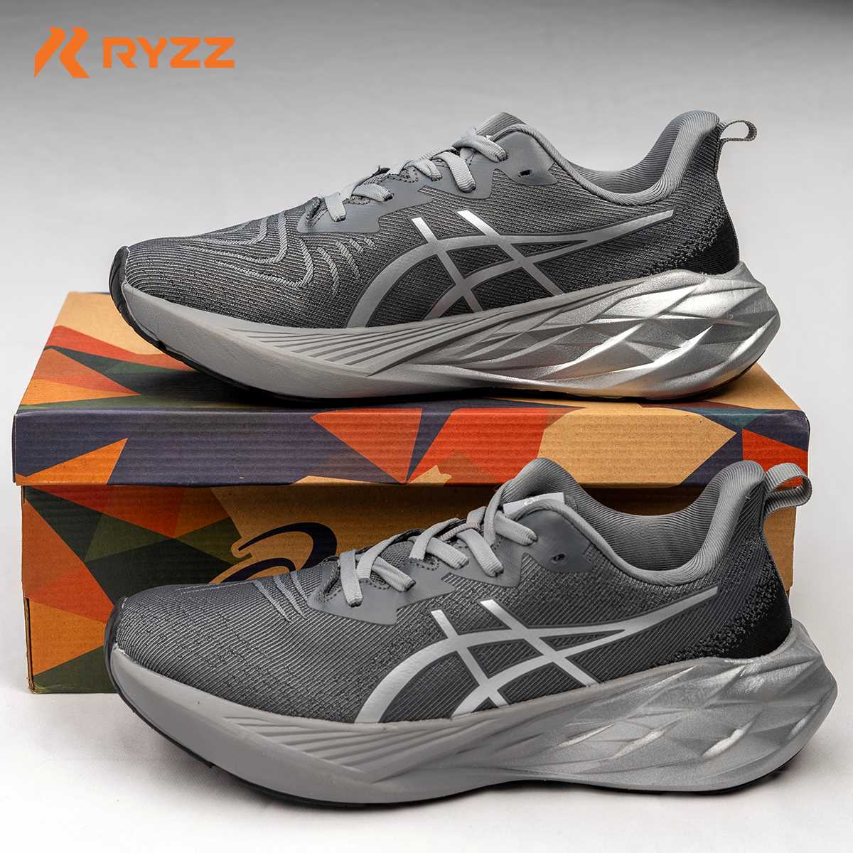 Asics Novablast Grey